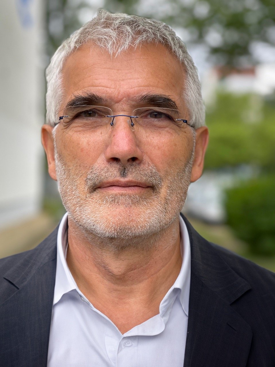 Portrait von Dr. Bernd Floßmann